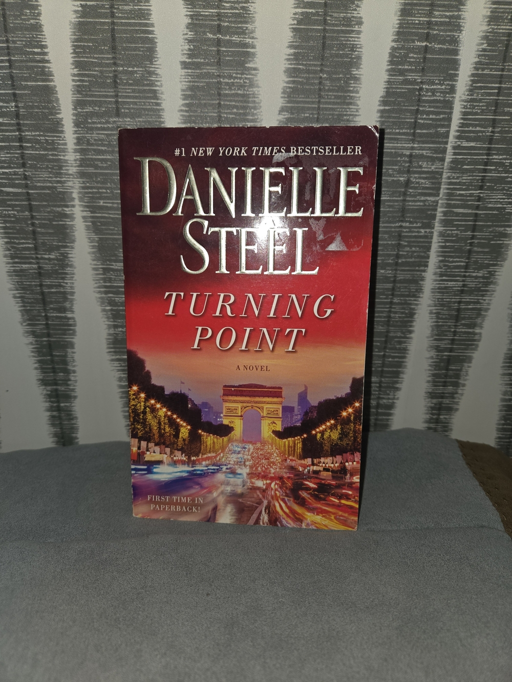 Danielle Steel Turning Point Paperback Novel – Bestselling Contemporary Fiction